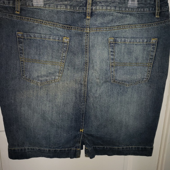 Skirt - Picture 2 of 3